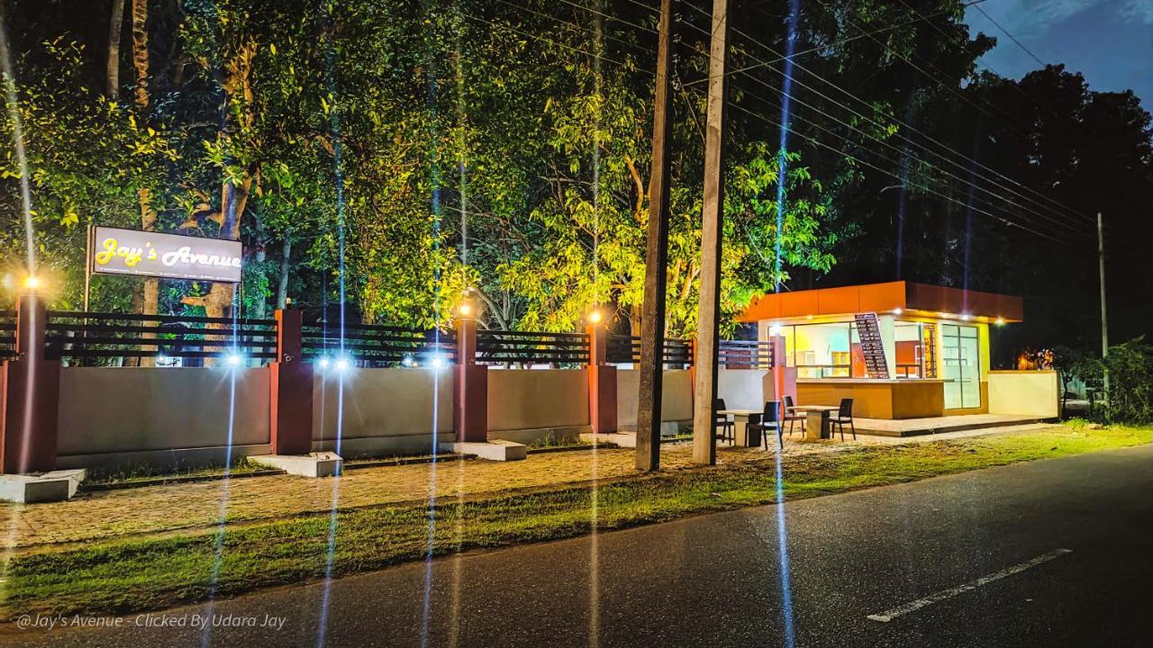 Jay'S Avenue Hotel Udawalawe Bagian luar foto