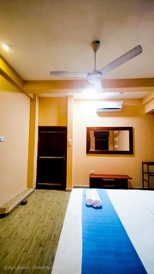 Jay'S Avenue Hotel Udawalawe Bagian luar foto