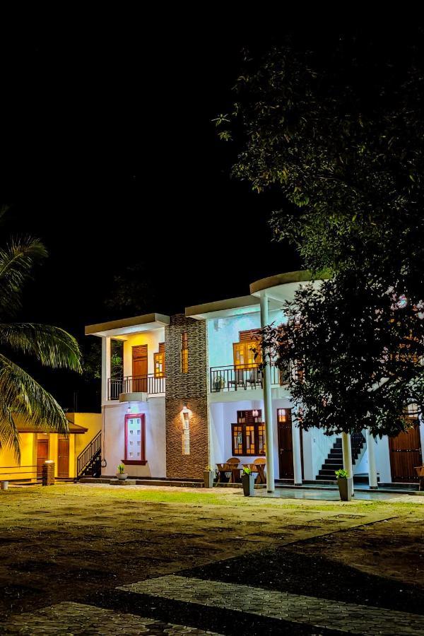 Jay'S Avenue Hotel Udawalawe Bagian luar foto