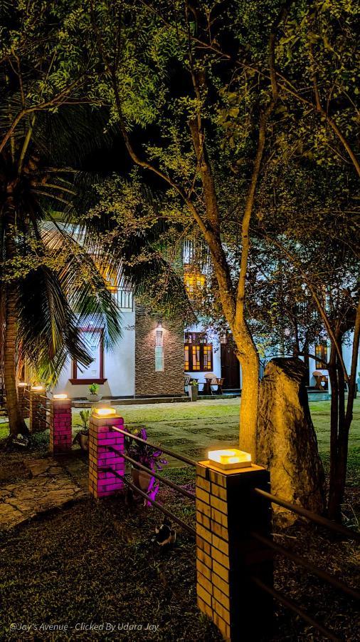 Jay'S Avenue Hotel Udawalawe Bagian luar foto