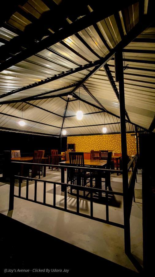 Jay'S Avenue Hotel Udawalawe Bagian luar foto