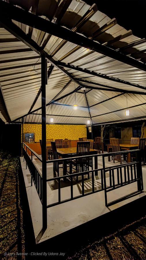 Jay'S Avenue Hotel Udawalawe Bagian luar foto