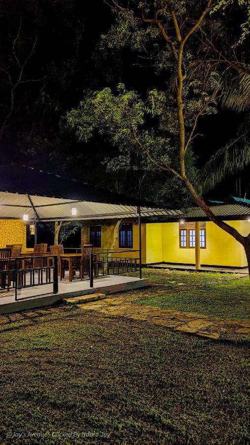 Jay'S Avenue Hotel Udawalawe Bagian luar foto
