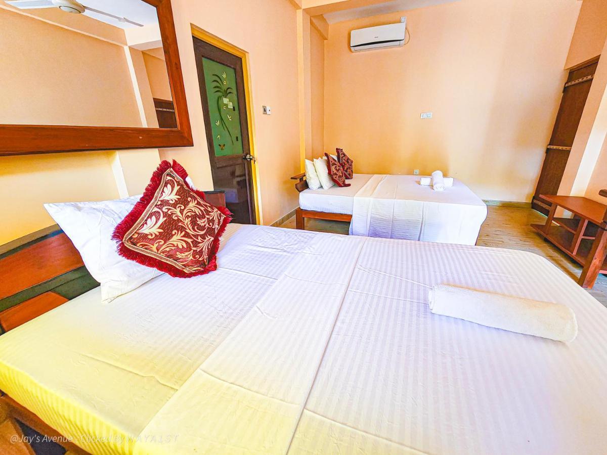 Jay'S Avenue Hotel Udawalawe Bagian luar foto