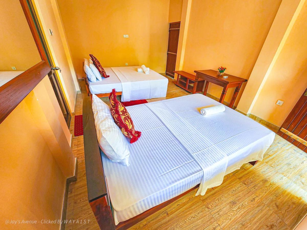 Jay'S Avenue Hotel Udawalawe Bagian luar foto