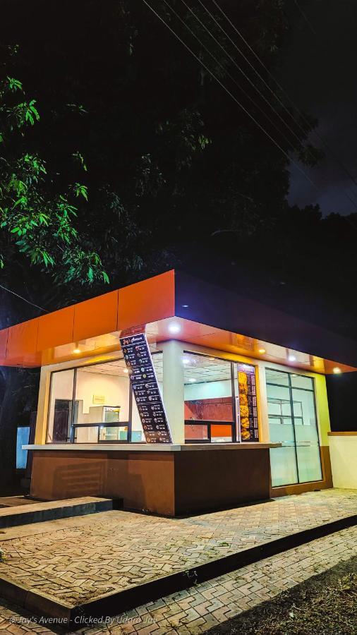 Jay'S Avenue Hotel Udawalawe Bagian luar foto