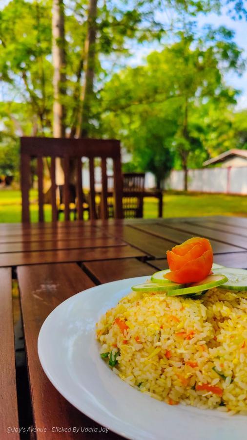 Jay'S Avenue Hotel Udawalawe Bagian luar foto