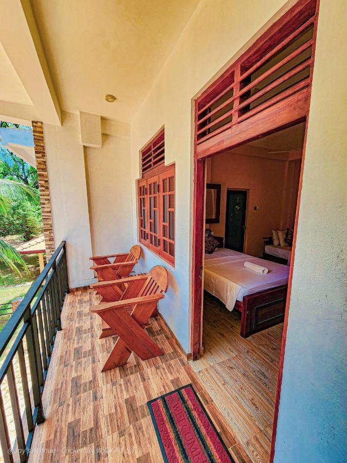 Jay'S Avenue Hotel Udawalawe Bagian luar foto