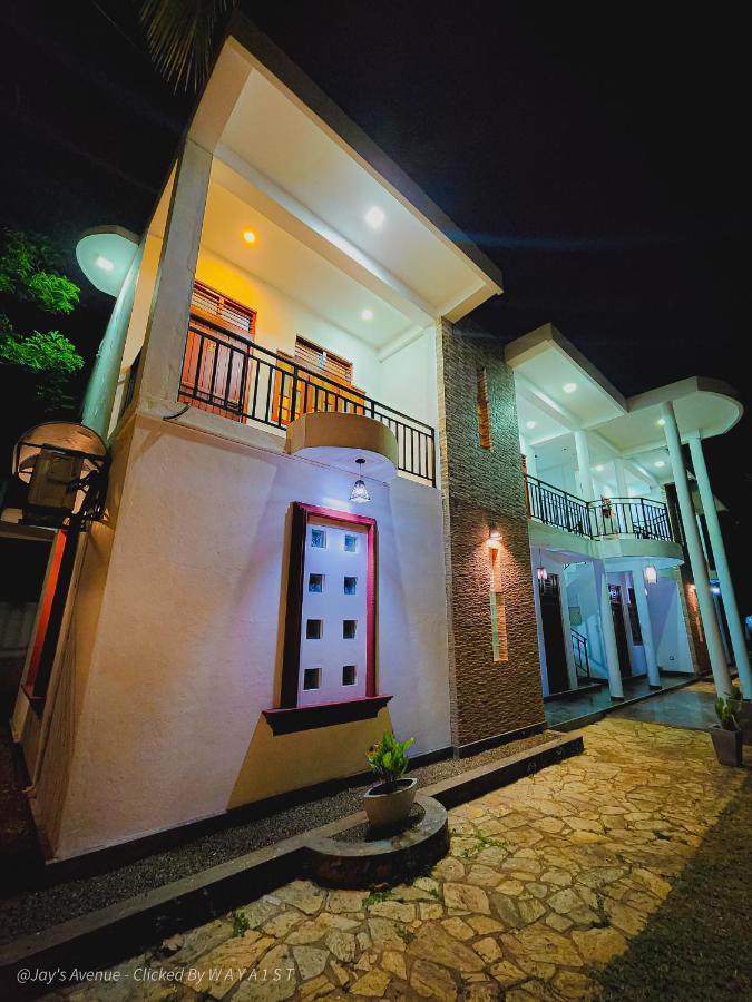 Jay'S Avenue Hotel Udawalawe Bagian luar foto